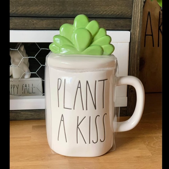 Rae Dunn Plant A Kiss Mug - Picture 1 of 1